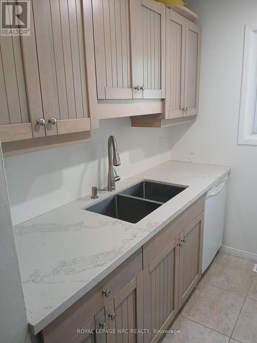 31 - 302 Vine Street, St. Catharines (Carlton/Bunting), ON - Indoor Photo Showing Kitchen With Double Sink