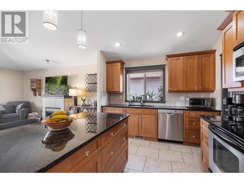 3284 Redecopp Court, Lake Country, BC - Indoor Photo Showing Kitchen