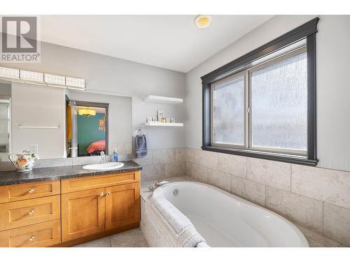 3284 Redecopp Court, Lake Country, BC - Indoor Photo Showing Bathroom
