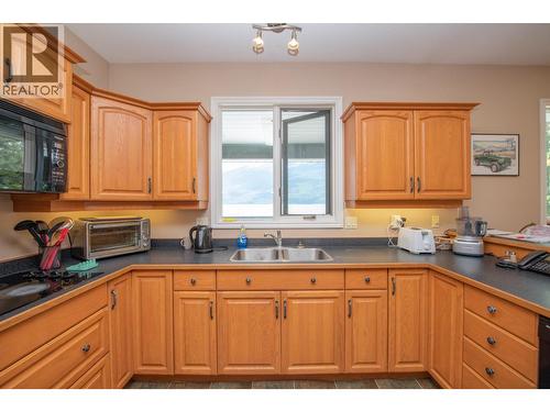 1710 6 Highway, Nakusp, BC - Indoor Photo Showing Kitchen With Double Sink