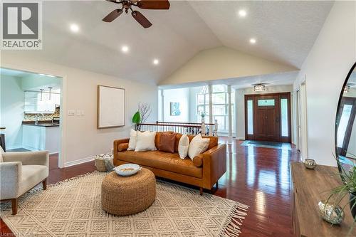 632 Bayhampton Crescent, Waterloo, ON - Indoor Photo Showing Living Room