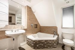 Salle de bains attenante à la CCP - 