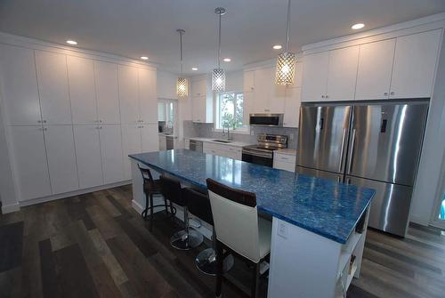 571 Mountain Drive, Vernon, BC - Indoor Photo Showing Kitchen With Stainless Steel Kitchen With Upgraded Kitchen