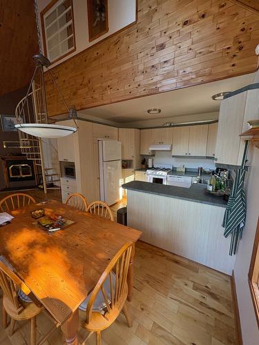 Cuisine - 101 Ch. Dainava, Mille-Isles, QC - Indoor