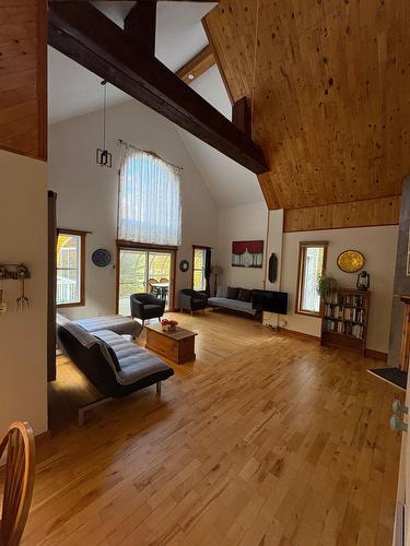 Salon - 101 Ch. Dainava, Mille-Isles, QC - Indoor