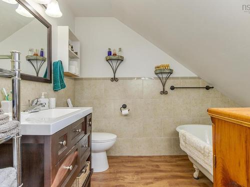 18665 Highway 103, Middlewood, NS 