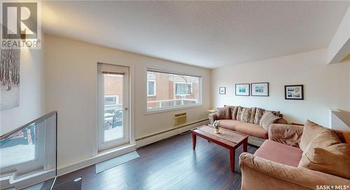 18 2060 Lorne Street, Regina, SK - Indoor Photo Showing Living Room