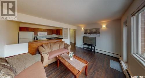 18 2060 Lorne Street, Regina, SK - Indoor Photo Showing Living Room
