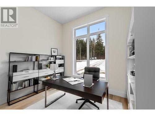 231 20 Street Ne Unit# 1, Salmon Arm, BC - Indoor Photo Showing Office