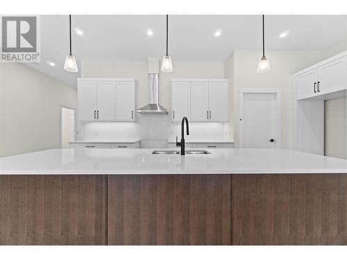 231 20 Street Ne Unit# 1, Salmon Arm, BC - Indoor Photo Showing Kitchen With Upgraded Kitchen