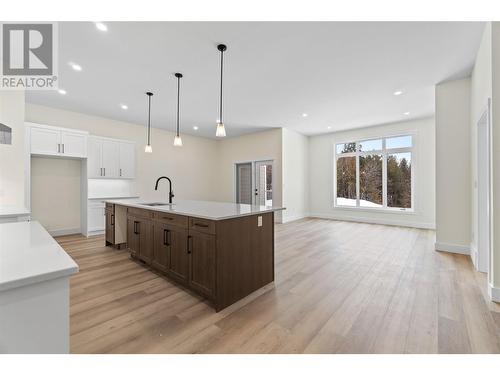 231 20 Street Ne Unit# 1, Salmon Arm, BC - Indoor Photo Showing Kitchen With Upgraded Kitchen