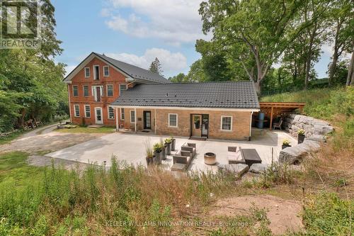 38 SHIRK PLACE  Kitchener, ON N2K 1R4