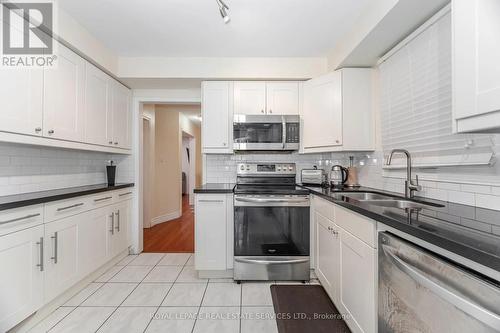 3245 Aubrey Road, Mississauga, ON - Indoor Photo Showing Kitchen With Double Sink