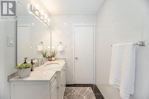 3245 Aubrey Road, Mississauga, ON - Indoor Photo Showing Bathroom