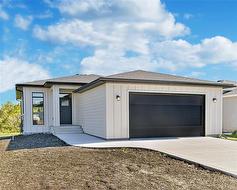 11 Parkrose PL  St Adolphe, MB R5A 0B4