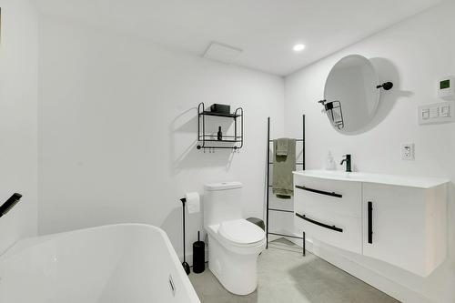 Salle de bains - 1515 Rue De La Vallée, Sainte-Adèle, QC - Indoor Photo Showing Bathroom
