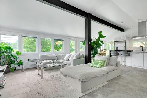 Salon - 1515 Rue De La Vallée, Sainte-Adèle, QC - Indoor Photo Showing Living Room