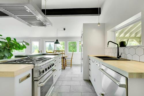 Cuisine - 1515 Rue De La Vallée, Sainte-Adèle, QC - Indoor Photo Showing Kitchen With Upgraded Kitchen
