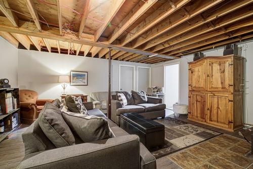 Salon - 9 64E Avenue O., Saint-Paul-De-L'Île-Aux-Noix, QC - Indoor Photo Showing Basement