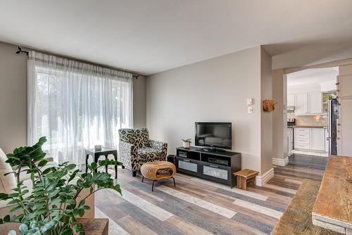 Salon - 9 64E Avenue O., Saint-Paul-De-L'Île-Aux-Noix, QC - Indoor Photo Showing Living Room