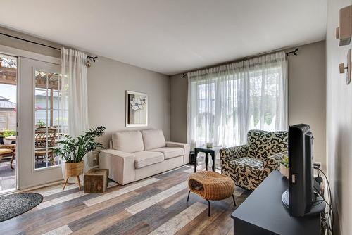 Salon - 9 64E Avenue O., Saint-Paul-De-L'Île-Aux-Noix, QC - Indoor Photo Showing Living Room