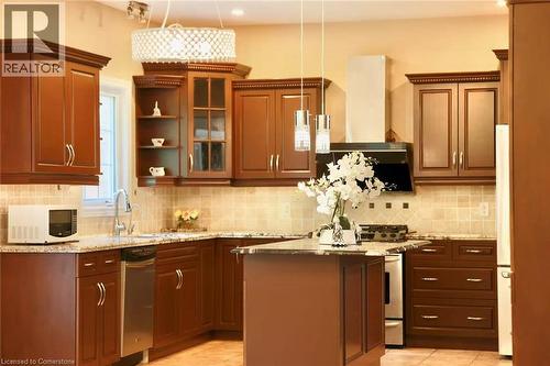 872 Creekside Drive, Waterloo, ON - Indoor Photo Showing Kitchen With Upgraded Kitchen