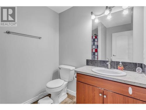 3132 Woodsdale Road, Lake Country, BC - Indoor Photo Showing Bathroom