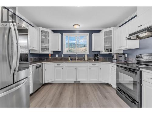 3132 Woodsdale Road, Lake Country, BC - Indoor Photo Showing Kitchen