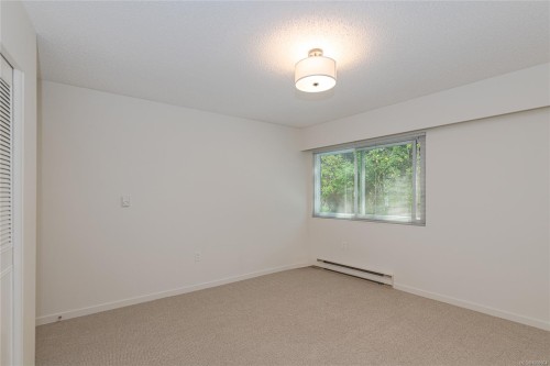201-1875 Lansdowne Rd, Saanich, BC - Indoor Photo Showing Other Room