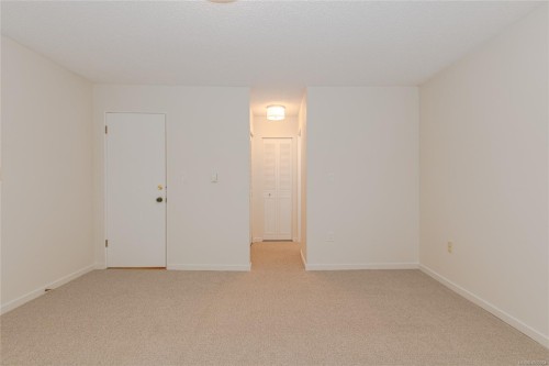 201-1875 Lansdowne Rd, Saanich, BC - Indoor Photo Showing Other Room