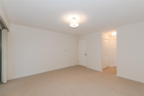 201-1875 Lansdowne Rd, Saanich, BC - Indoor Photo Showing Other Room