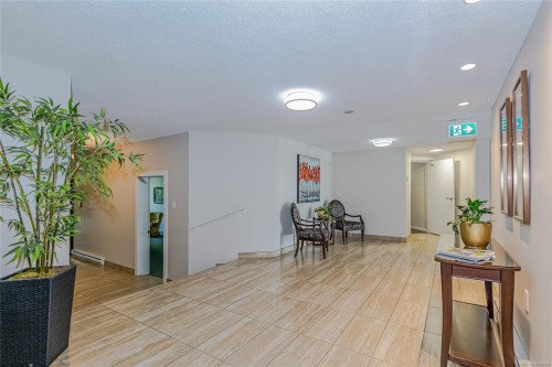 201-1875 Lansdowne Rd, Saanich, BC - Indoor Photo Showing Other Room