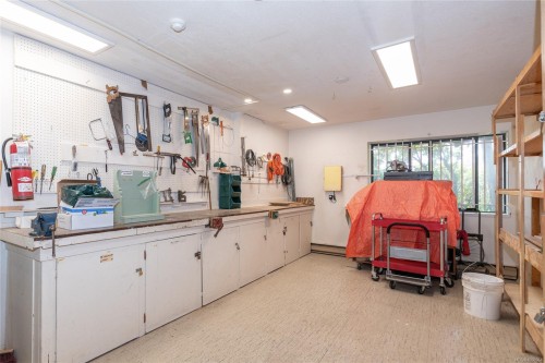 201-1875 Lansdowne Rd, Saanich, BC - Indoor