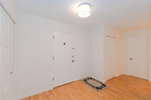 201-1875 Lansdowne Rd, Saanich, BC - Indoor Photo Showing Other Room