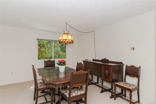 201-1875 Lansdowne Rd, Saanich, BC - Indoor Photo Showing Dining Room