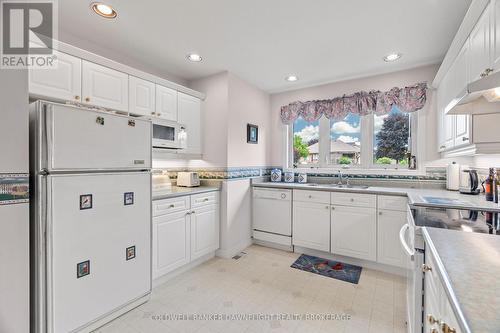 25 Shadow Lane, South Huron (Exeter), ON - Indoor Photo Showing Kitchen