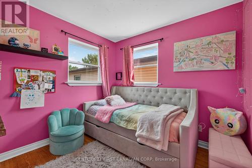 204 Burnside Drive, London East (East I), ON - Indoor Photo Showing Bedroom