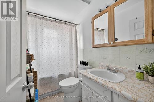 Main Floor 4 Piece Bathroom - 204 Burnside Drive, London East (East I), ON - Indoor Photo Showing Bathroom