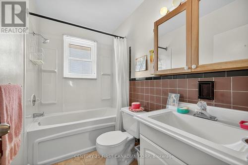 2nd Floor 4 Piece Bathroom - 204 Burnside Drive, London East (East I), ON - Indoor Photo Showing Bathroom