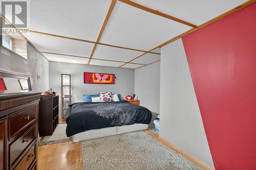 204 Burnside Drive, London East (East I), ON - Indoor Photo Showing Bedroom