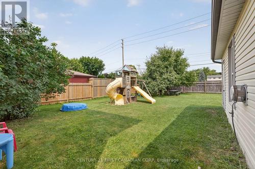 204 Burnside Drive, London East (East I), ON - Outdoor With Backyard