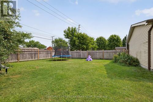 204 Burnside Drive, London East (East I), ON - Outdoor With Backyard