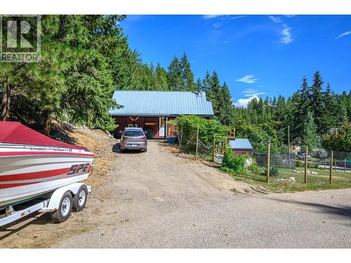Plenty of parking - 322 Northern View Drive, Vernon, BC - Outdoor