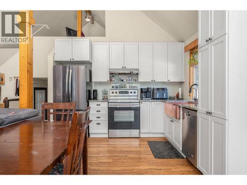 Main floor living - 322 Northern View Drive, Vernon, BC - Indoor Photo Showing Kitchen