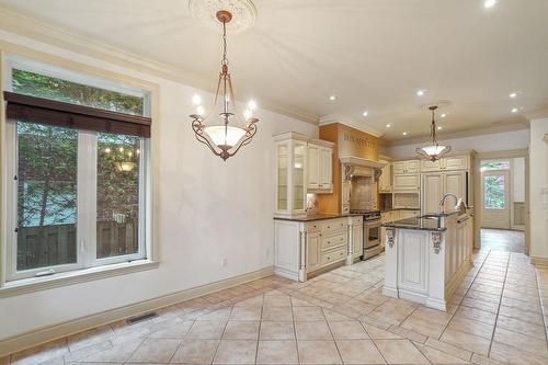 Dinette - 5 Av. Stewart, Pointe-Claire, QC - Indoor Photo Showing Kitchen With Upgraded Kitchen