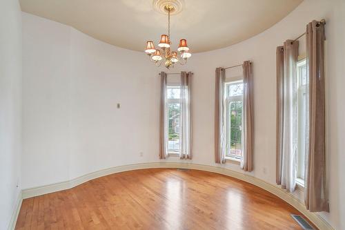 Primary bedroom - 5 Av. Stewart, Pointe-Claire, QC - Indoor Photo Showing Other Room