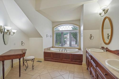 Ensuite bathroom - 5 Av. Stewart, Pointe-Claire, QC - Indoor Photo Showing Bathroom
