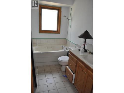 391 Stellar Drive, Kelowna, BC - Indoor Photo Showing Bathroom