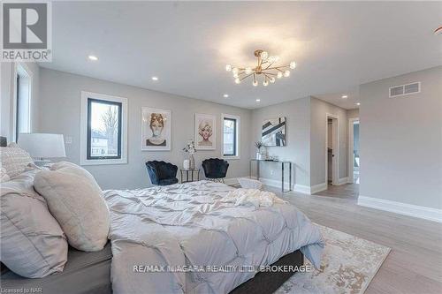 2782 Canadiana Court, Fort Erie (Black Creek), ON - Indoor Photo Showing Bedroom