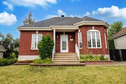 240 Rue Ste-Marie  Sainte-Marthe-Sur-Le-Lac, QC J0N 1P0